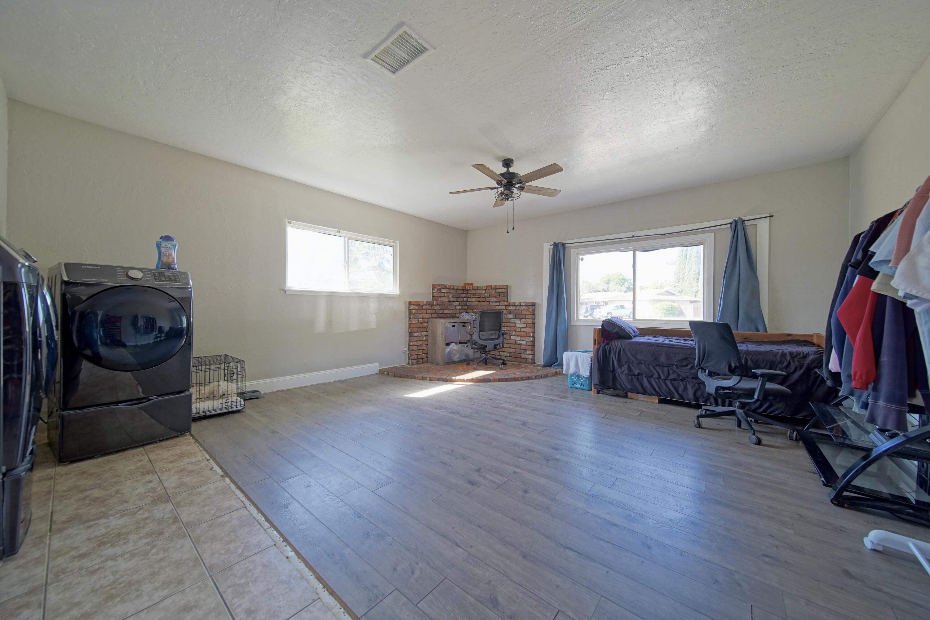 113 Bryant Court Exeter, CA 93221 - Photo 26 of 41 Bonus room w/ Laundry room