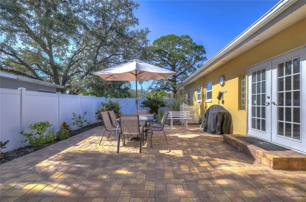 a view of a house with backyard and sitting area