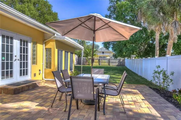 a view of a tree in the middle of a yard