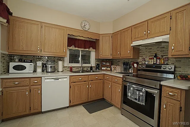 $309,000 | 27 Bloomingdale Avenue, Newstead, NY 14001