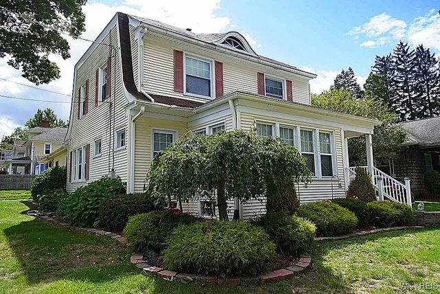 $309,000 | 27 Bloomingdale Avenue, Newstead, NY 14001