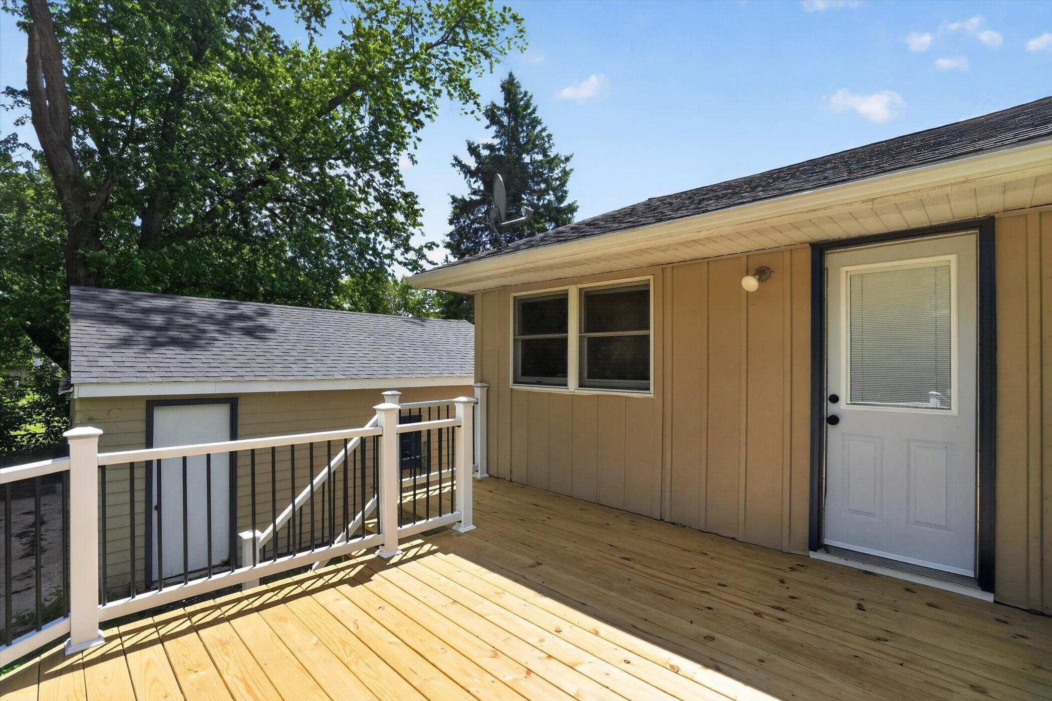 284 Stanford Lane Jackson, MI 49203 - Photo 34 of 39 33-284-Stanford-Ln-Windowstill-Photograp