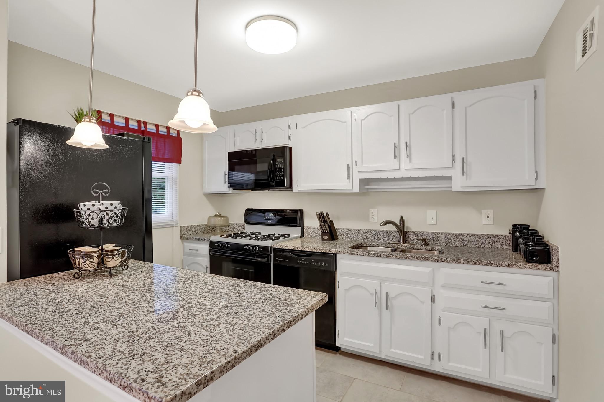 13351 Kingsman Road Woodbridge, VA 22193 - Photo 5 of 30 Kitchen