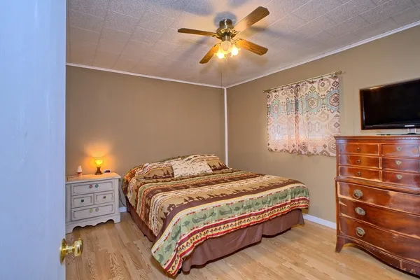 $425,000 | 400 Hickory Hill Drive, Burkeville, TX 75932