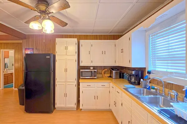 $425,000 | 400 Hickory Hill Drive, Burkeville, TX 75932