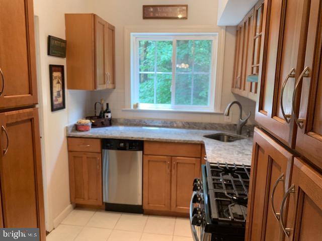 3528 Gunston Road Alexandria, VA 22302 - Photo 1 of 37