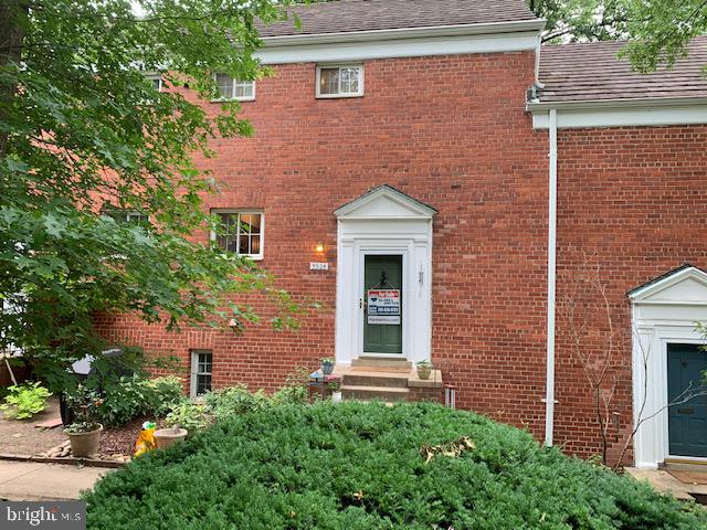 3528 Gunston Road Alexandria, VA 22302 - Photo 3 of 37