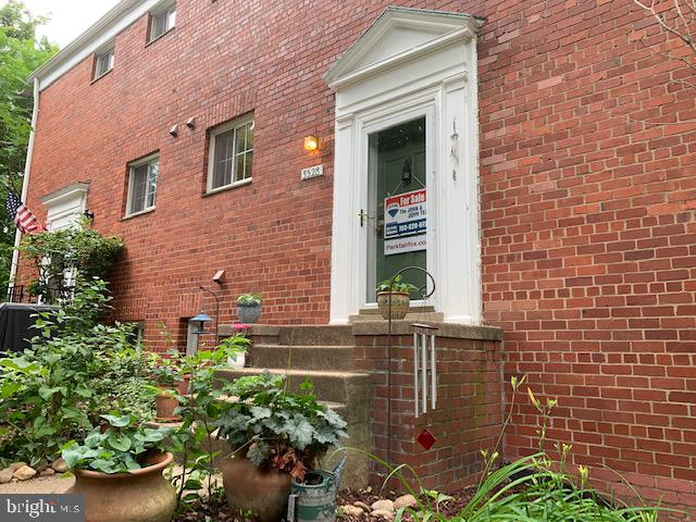 3528 Gunston Road Alexandria, VA 22302 - Photo 4 of 37