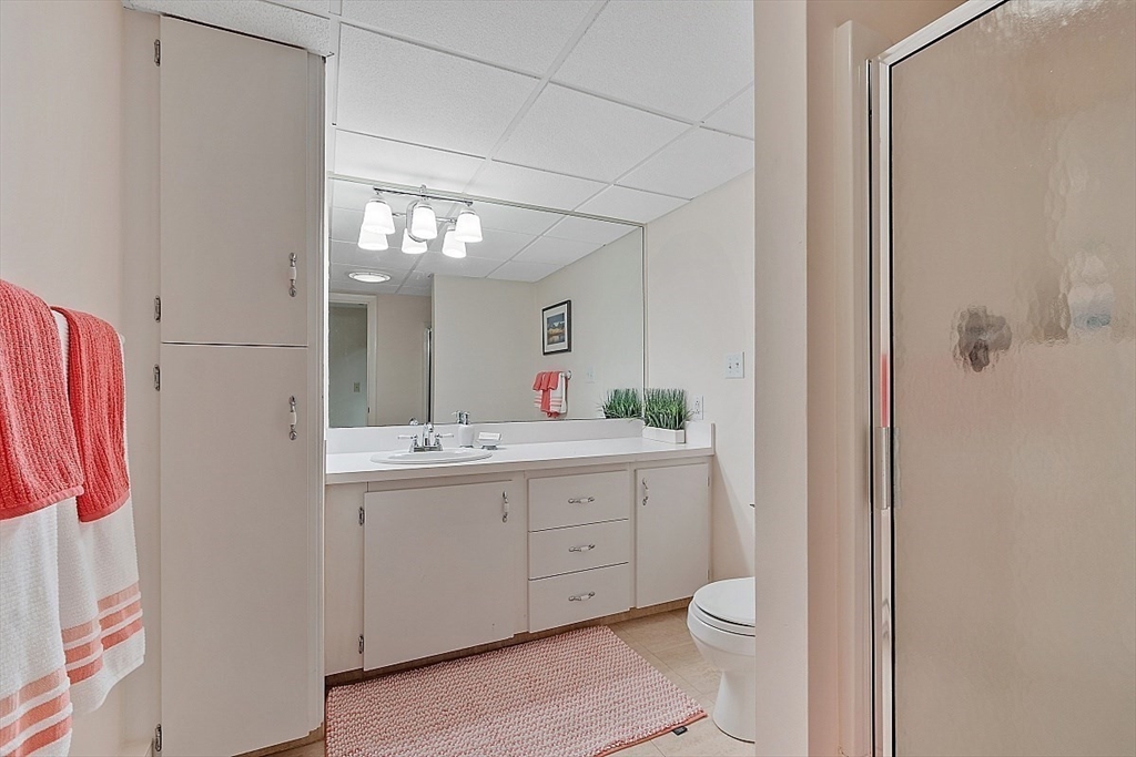 595 Salisbury Street Worcester, MA 01609 - Photo 27 of 41 a bathroom with a double vanity sink and a mirror