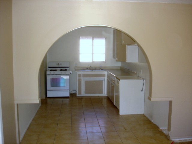 934 East Bethany Home Road Phoenix, AZ 85014 - Photo 5 of 7 Kitchen in Main House