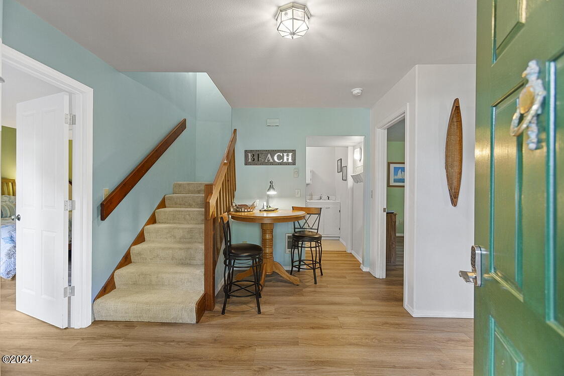 154 Shell Street Yachats, OR 97498 - Photo 5 of 57 Entry