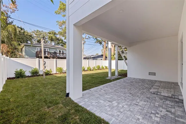 a view of a house with backyard and garden