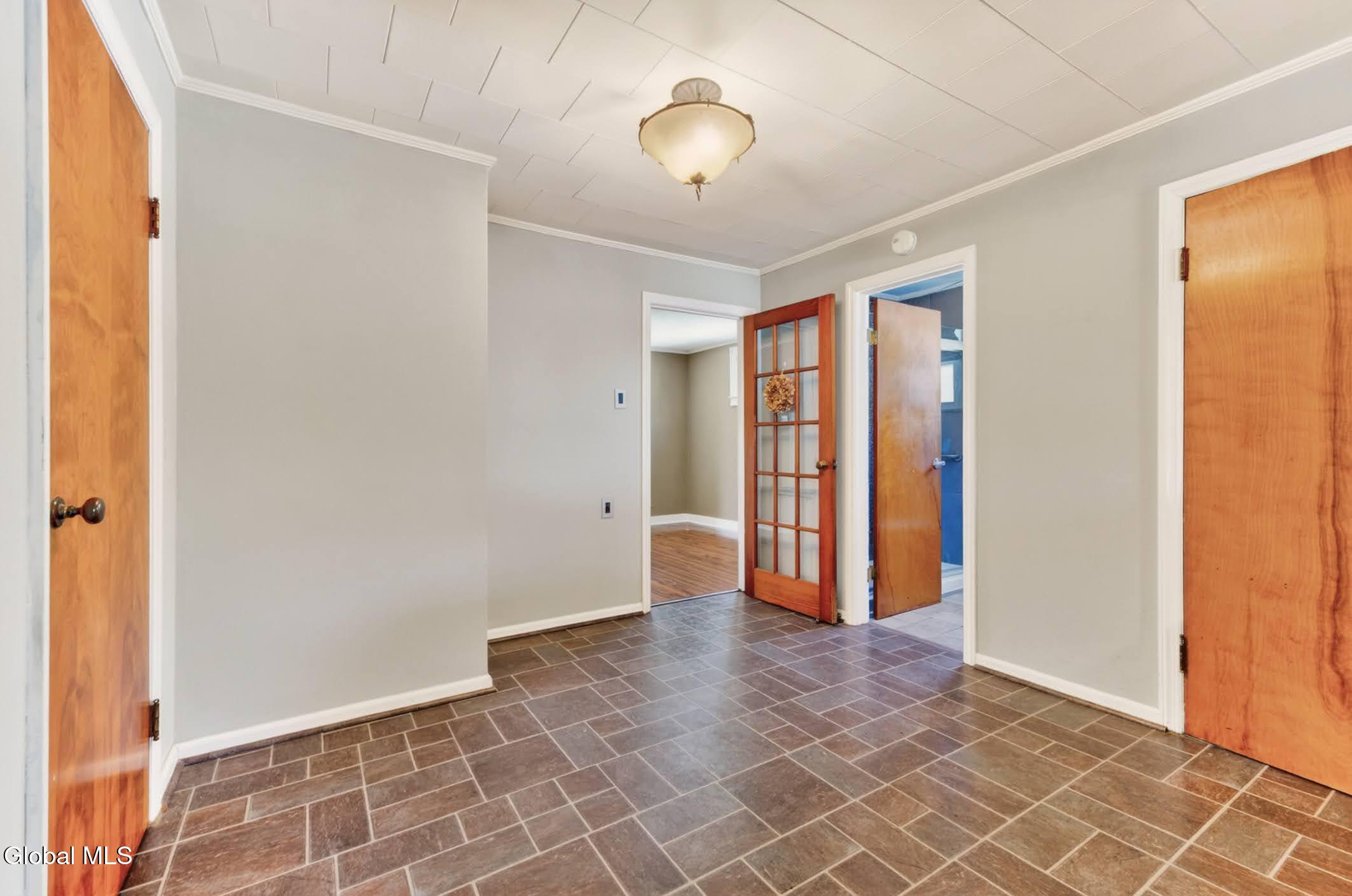 1817 Nott Street Schenectady, NY 12309 - Photo 13 of 37 16- 1817 Nott St