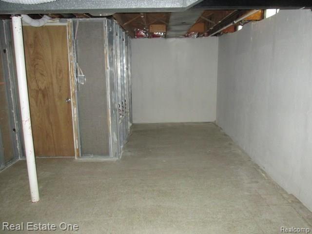 29732 Fall River Road Southfield, MI 48076 - Photo 16 of 17