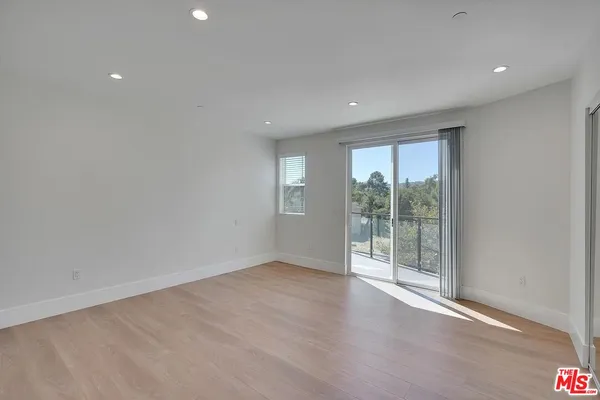 $4,495 | 14419 Riverside Drive, Unit 204, Sherman Oaks, CA 91423