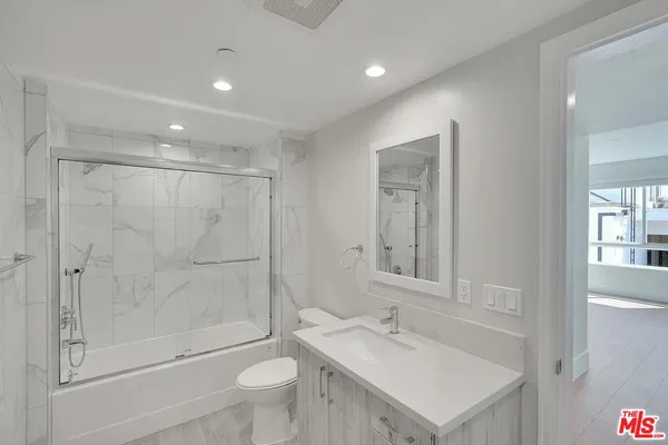 $4,495 | 14419 Riverside Drive, Unit 204, Sherman Oaks, CA 91423