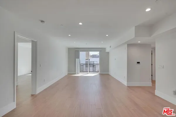 $4,495 | 14419 Riverside Drive, Unit 204, Sherman Oaks, CA 91423
