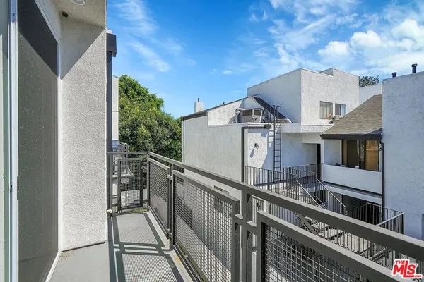 $4,495 | 14419 Riverside Drive, Unit 204, Sherman Oaks, CA 91423