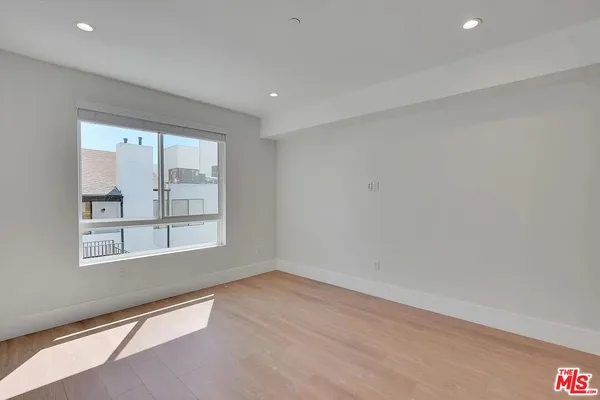 $4,495 | 14419 Riverside Drive, Unit 204, Sherman Oaks, CA 91423