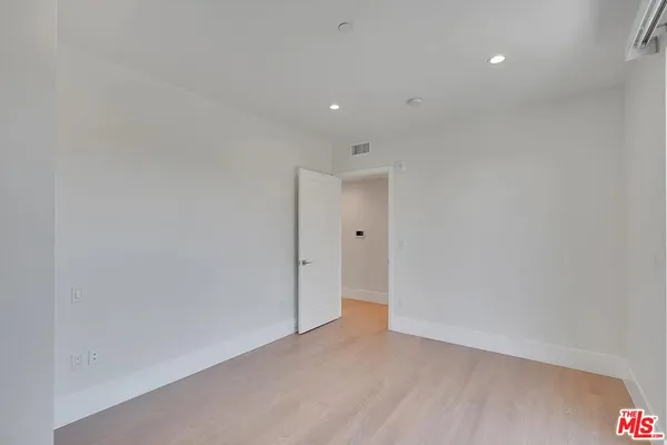 $4,495 | 14419 Riverside Drive, Unit 204, Sherman Oaks, CA 91423