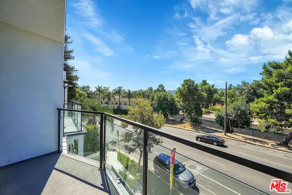 $4,495 | 14419 Riverside Drive, Unit 204, Sherman Oaks, CA 91423