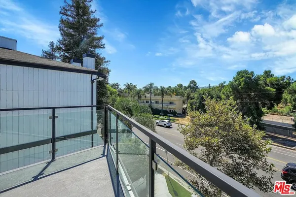 $4,495 | 14419 Riverside Drive, Unit 204, Sherman Oaks, CA 91423