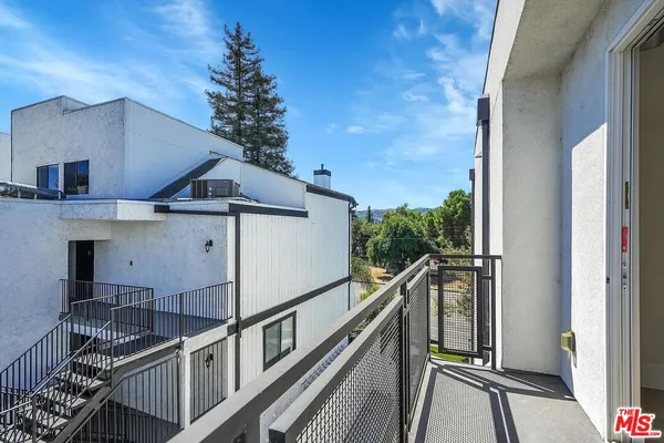 $4,495 | 14419 Riverside Drive, Unit 204, Sherman Oaks, CA 91423