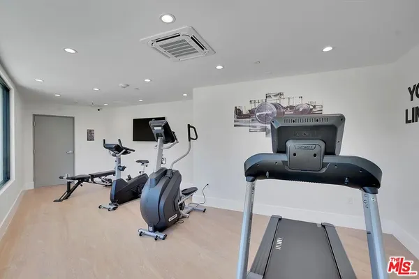 $4,495 | 14419 Riverside Drive, Unit 204, Sherman Oaks, CA 91423