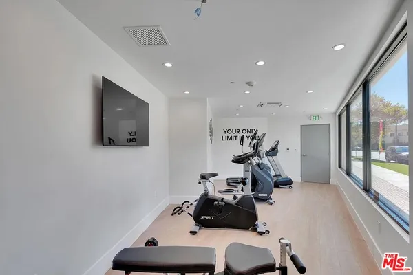 $4,495 | 14419 Riverside Drive, Unit 204, Sherman Oaks, CA 91423