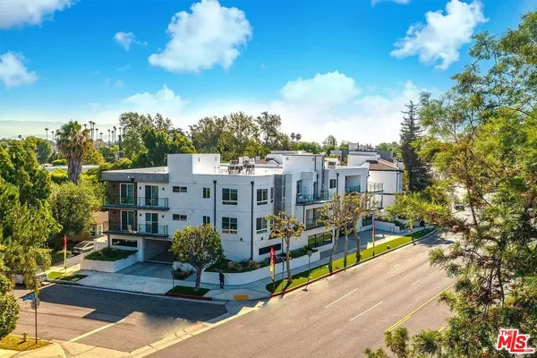 $4,495 | 14419 Riverside Drive, Unit 204, Sherman Oaks, CA 91423