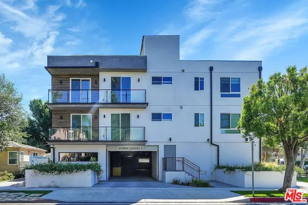 $4,495 | 14419 Riverside Drive, Unit 204, Sherman Oaks, CA 91423