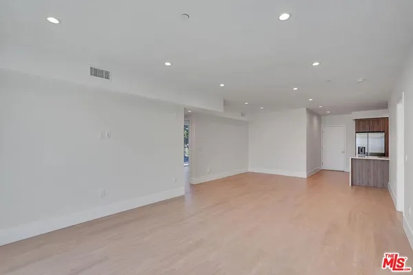 $4,495 | 14419 Riverside Drive, Unit 204, Sherman Oaks, CA 91423