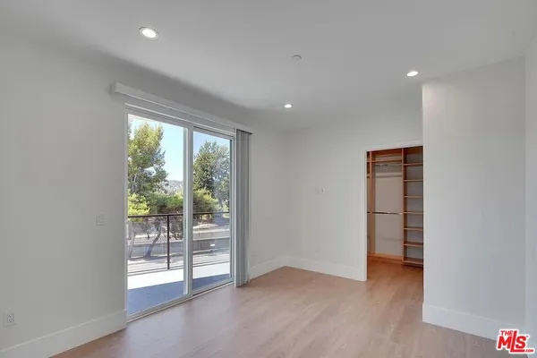 $4,495 | 14419 Riverside Drive, Unit 204, Sherman Oaks, CA 91423