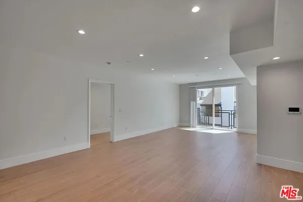 $4,495 | 14419 Riverside Drive, Unit 204, Sherman Oaks, CA 91423