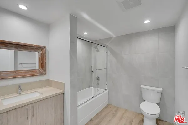 $4,495 | 14419 Riverside Drive, Unit 204, Sherman Oaks, CA 91423