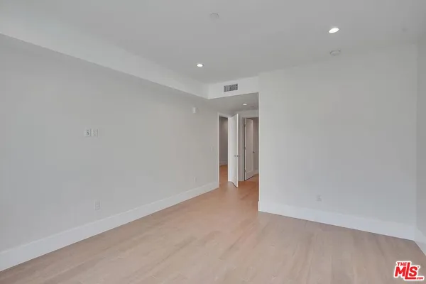 $4,495 | 14419 Riverside Drive, Unit 204, Sherman Oaks, CA 91423