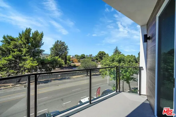 $4,495 | 14419 Riverside Drive, Unit 204, Sherman Oaks, CA 91423
