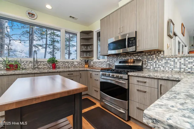 $799,500 | 138 Shoreline Court, Oriental, NC 28571