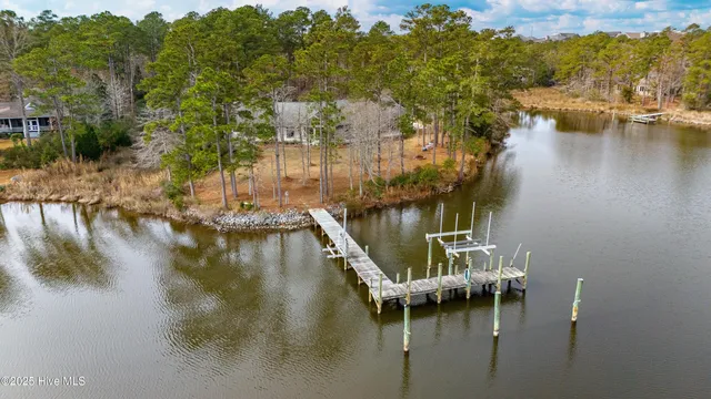$799,500 | 138 Shoreline Court, Oriental, NC 28571