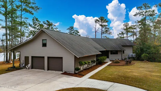 $799,500 | 138 Shoreline Court, Oriental, NC 28571