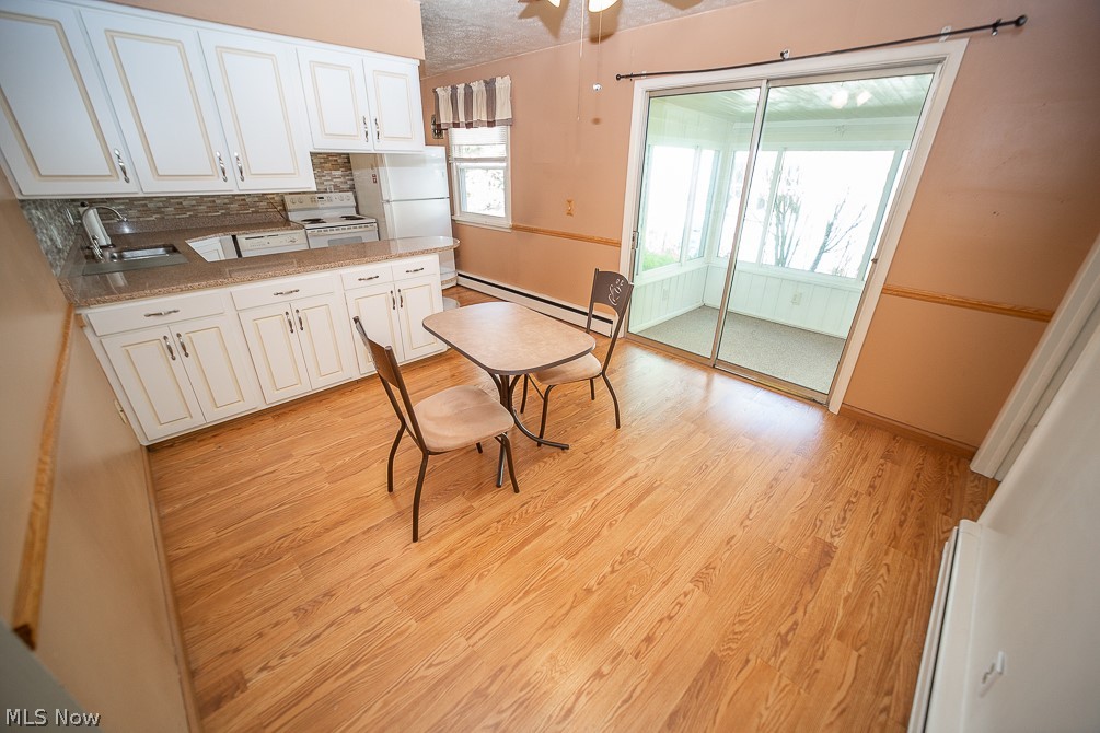 495 High Meadow Road Amherst, OH 44001 - Photo 14 of 39 Eat in kitchen looking into the 3 season room