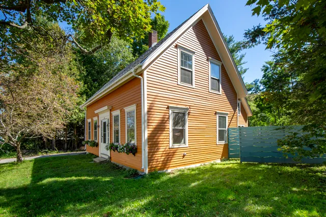 $395,000 | 646 West Street, Rockport, ME 04856