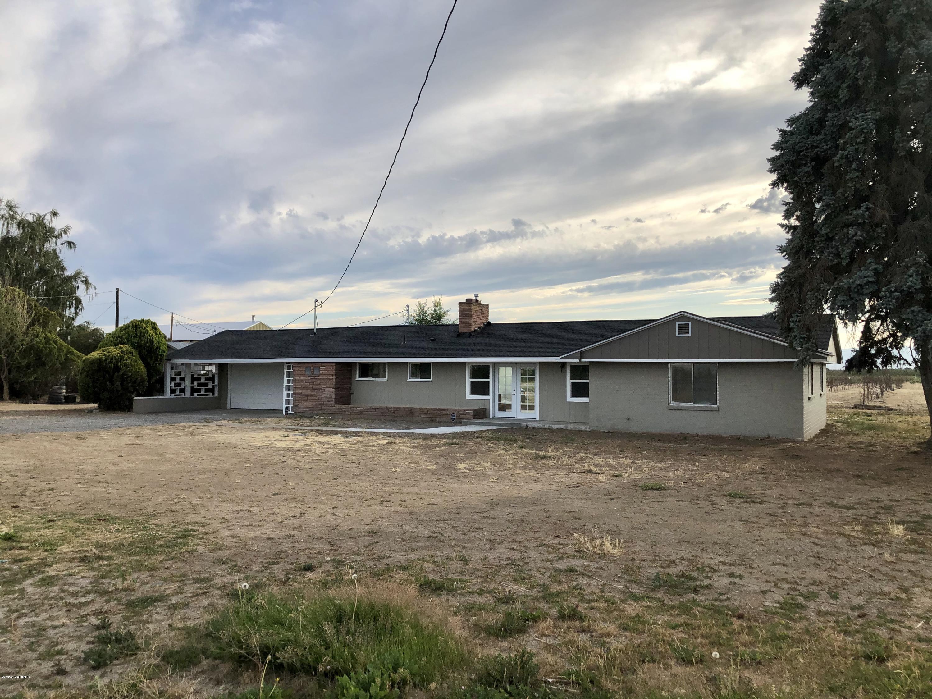 4950 Lateral A Road Wapato, WA 98951 - Photo 3 of 31 a front view of house with yard and trees