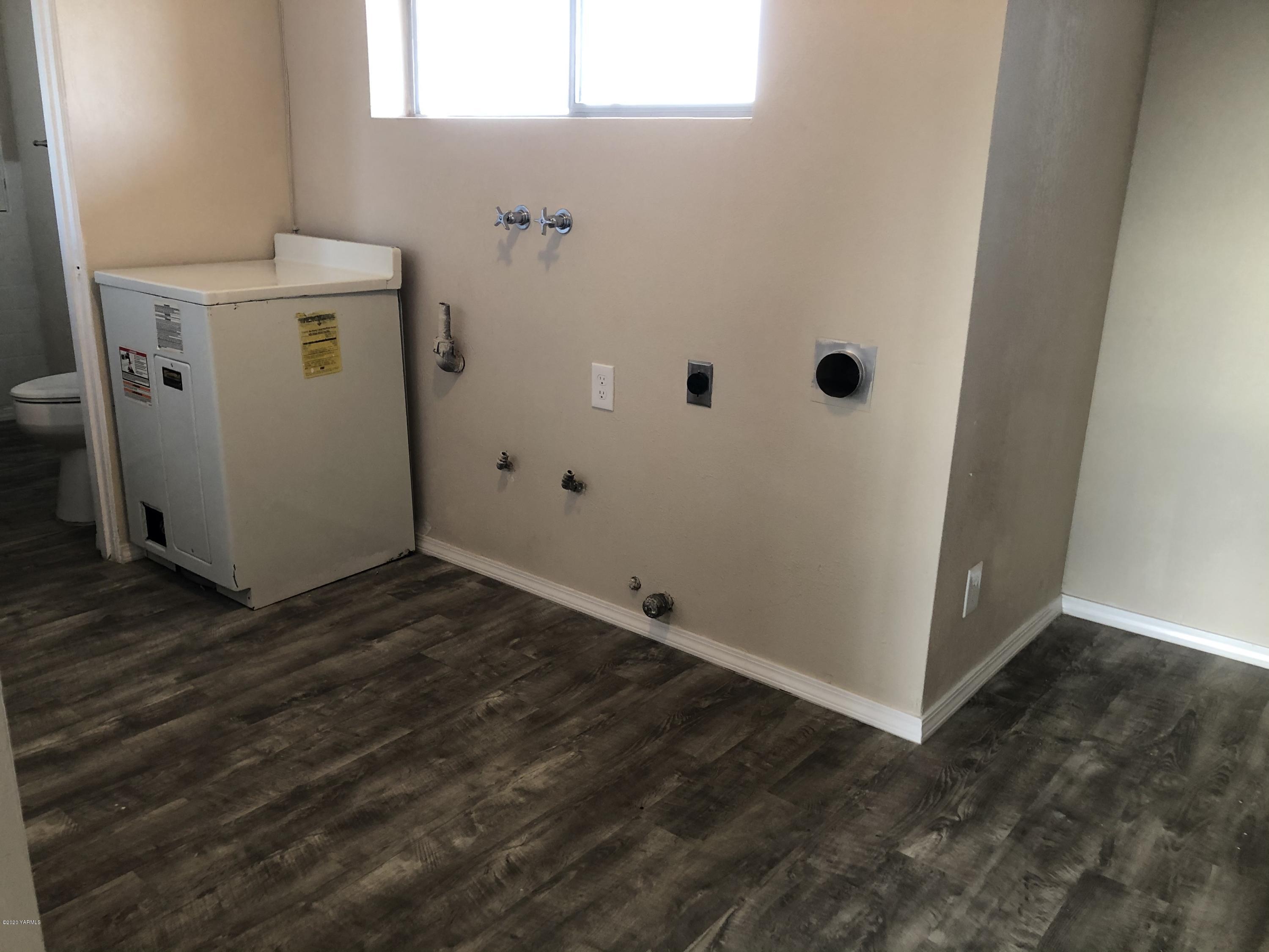 4950 Lateral A Road Wapato, WA 98951 - Photo 28 of 31 a view of a utility room with washer and dryer