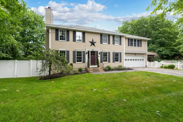 $799,900 | 4 Faith Drive, Derry, NH 03038
