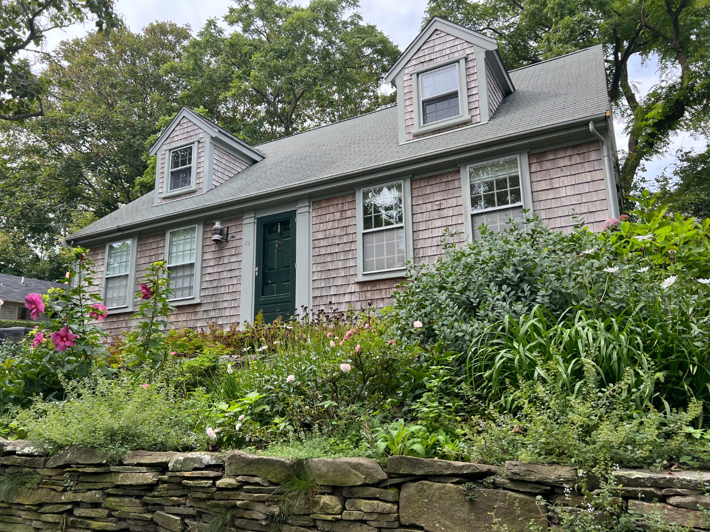 13 West Chester Street Nantucket, MA 02554 - Photo 2 of 32 a front view of a house with plants