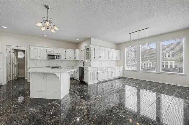 $575,000 | 19618 West 99th Street, Lenexa, KS 66220