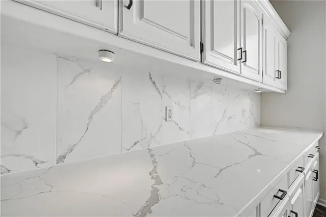 $575,000 | 19618 West 99th Street, Lenexa, KS 66220