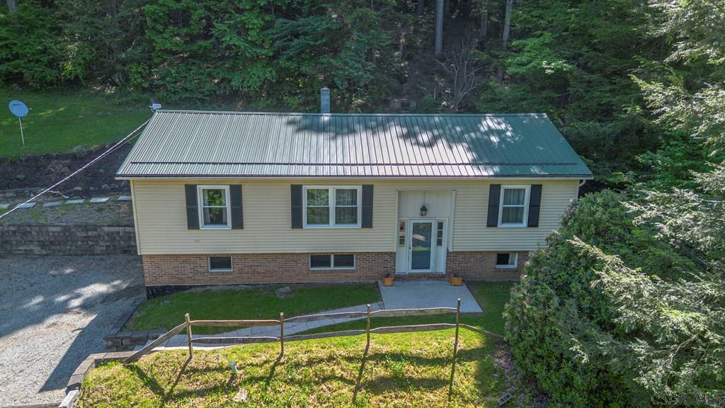 1422 Saylor School Road Boswell, PA 15531 - Photo 2 of 24