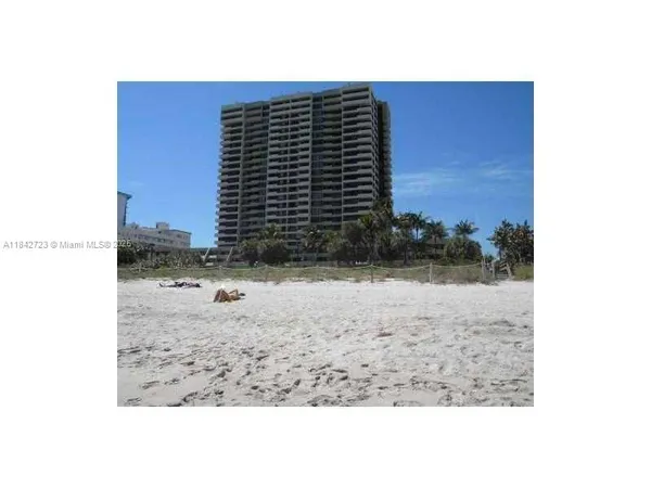 $4,500 | 2555 Collins Avenue, Unit PH214, Miami Beach, FL 33140